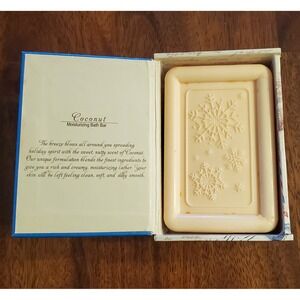 Coconut Moisturizing‎ Bath Bar 12oz Snowflake Embossed Soap in Holiday Gift Box
